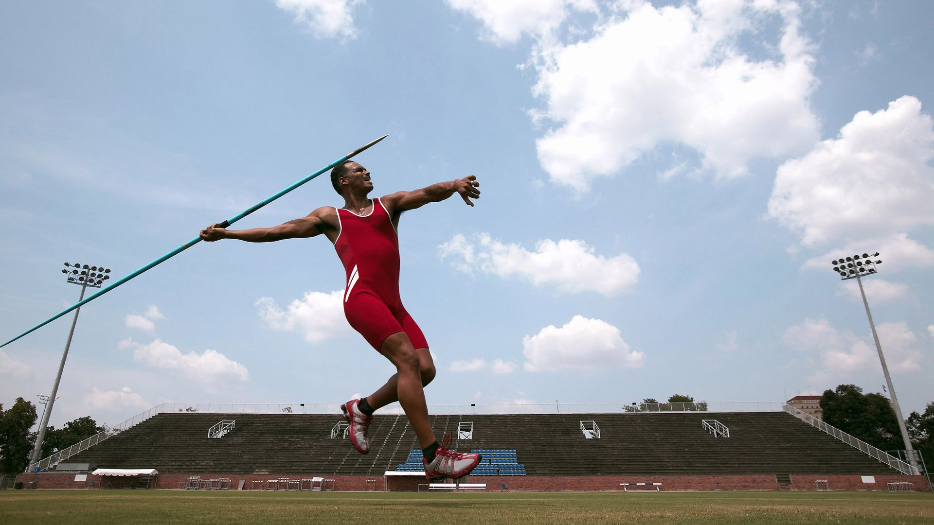 意外游泳比赛突发踩水失误引热议，游泳失误视频